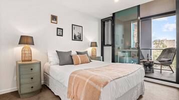 Desk, iron/ironing board, WiFi, bed sheets