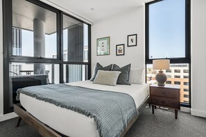 デスク、アイロン / アイロン台、WiFi、ベッドシーツ