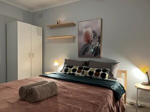 3 sovrum, skrivbord, strykjärn/strykbräda och gratis wi-fi