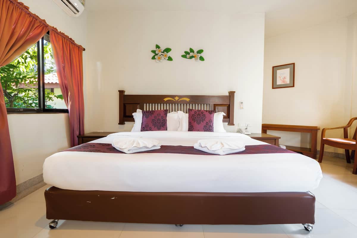 Classic Cottage | 1 bedroom, individually furnished, desk, laptop workspace