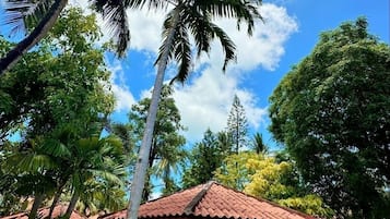 Classic Cottage | Individually furnished, desk, laptop workspace, soundproofing