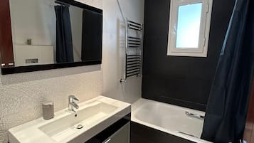 Free toiletries, hair dryer, bathrobes, towels