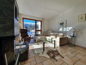 Télévision, cheminée