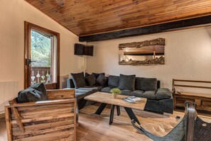 Fernseher, Kamin, DVD-Player