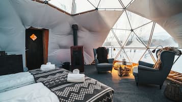 Panorama tent, uitzicht op zee, uitzicht op zee | 1 slaapkamer, geluiddichte muren, gratis wifi, beddengoed