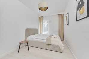 Living room - Wrocław Central Apartment by Renters (Wroclaw)