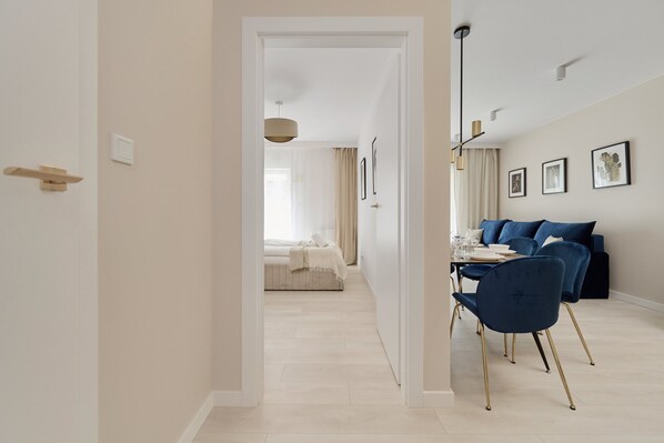 Living room - Wrocław Central Apartment by Renters (Wroclaw)