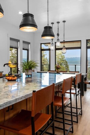 Dining - Spacious Family Friendly Home w/ Views of Flathead (Lakeside)