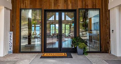 Luxury Lakeside Retreat w/ Panoramic Flathead View