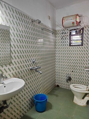 Classic Double Room Single Use | Bathroom | Towels - SSJ PREMIUM (Bhubaneshwar)