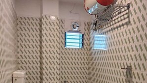 Deluxe Double Room | Bathroom - SSJ PREMIUM (Bhubaneshwar)