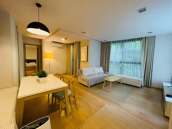 1 chambre, bureau, chambres insonorisées, fer et planche à repasser