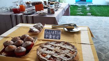 فطور كامل مجانًا يوميًا