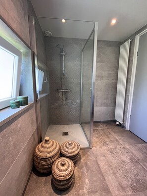 Shower, towels, toilet paper