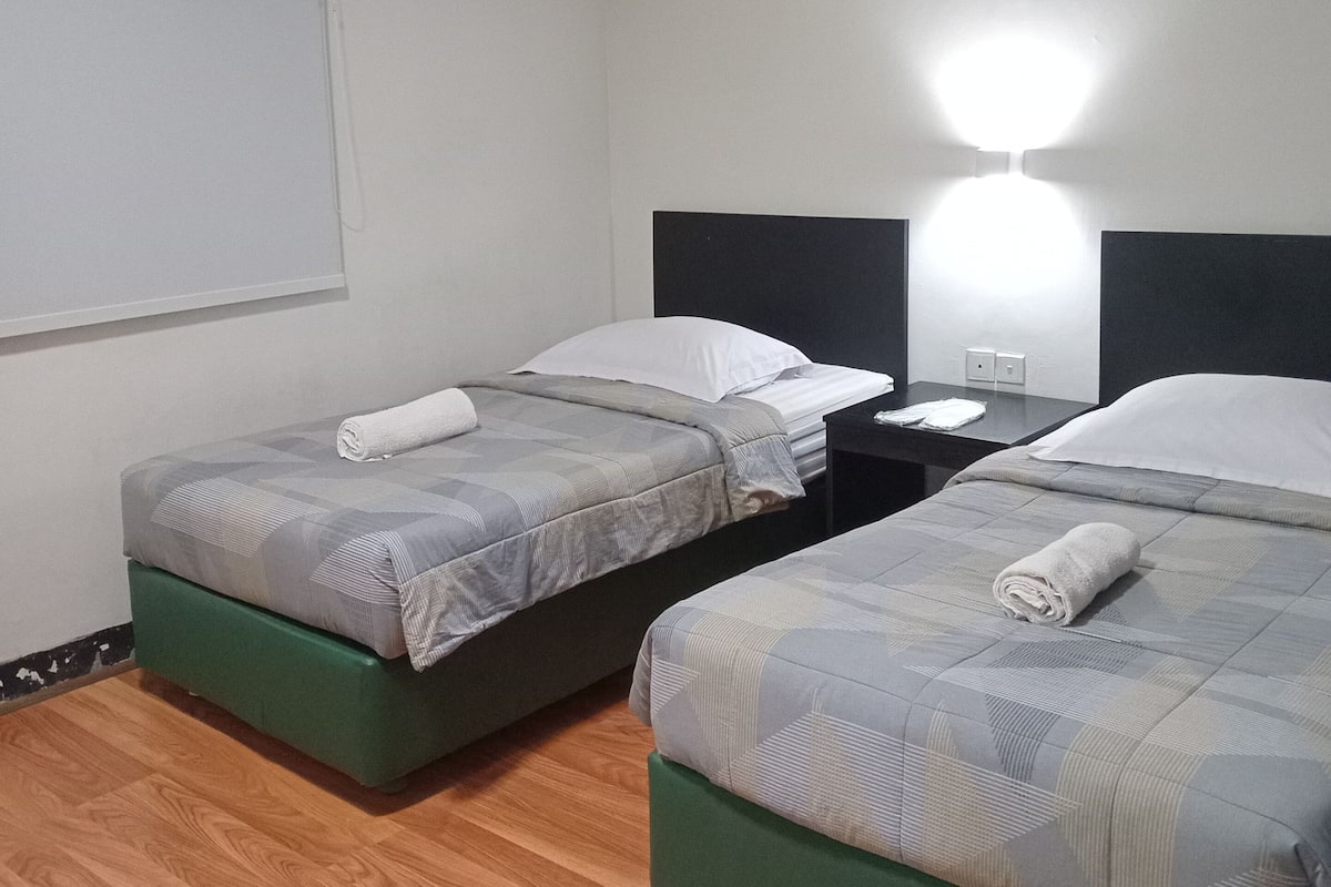 Business Twin Room, 1 Bedroom | 1 bedroom, desk, free WiFi