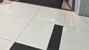 施設の正面
