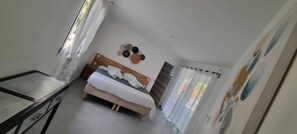 3 slaapkamers, een strijkplank/strijkijzer, reisbedje, gratis wifi