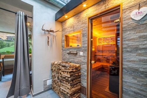 Apartment 'Holzer's' with Mountain View, Private Terrace and Wi-Fi