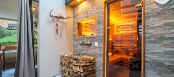 Apartment 'Holzer's' with Mountain View, Private Terrace and Wi-Fi