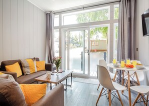 Dining - 1 bedroom accommodation in Snowdonia (Snowdonia)