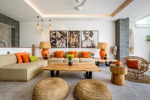 ลักซ์ชัวรี่วิลล่า | บริเวณนั่งเล่น