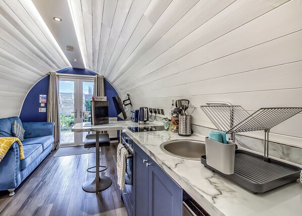 Fridge, oven, stovetop, toaster