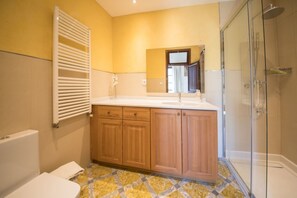 Dutxa, assecador de cabells i tovalloles 