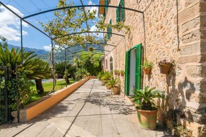Property grounds - Villa Rae with Mountain View, Wi-Fi, Garden, Terrace & Pool (Sóller)