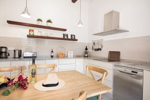 雪櫃、微波爐、焗爐、爐具