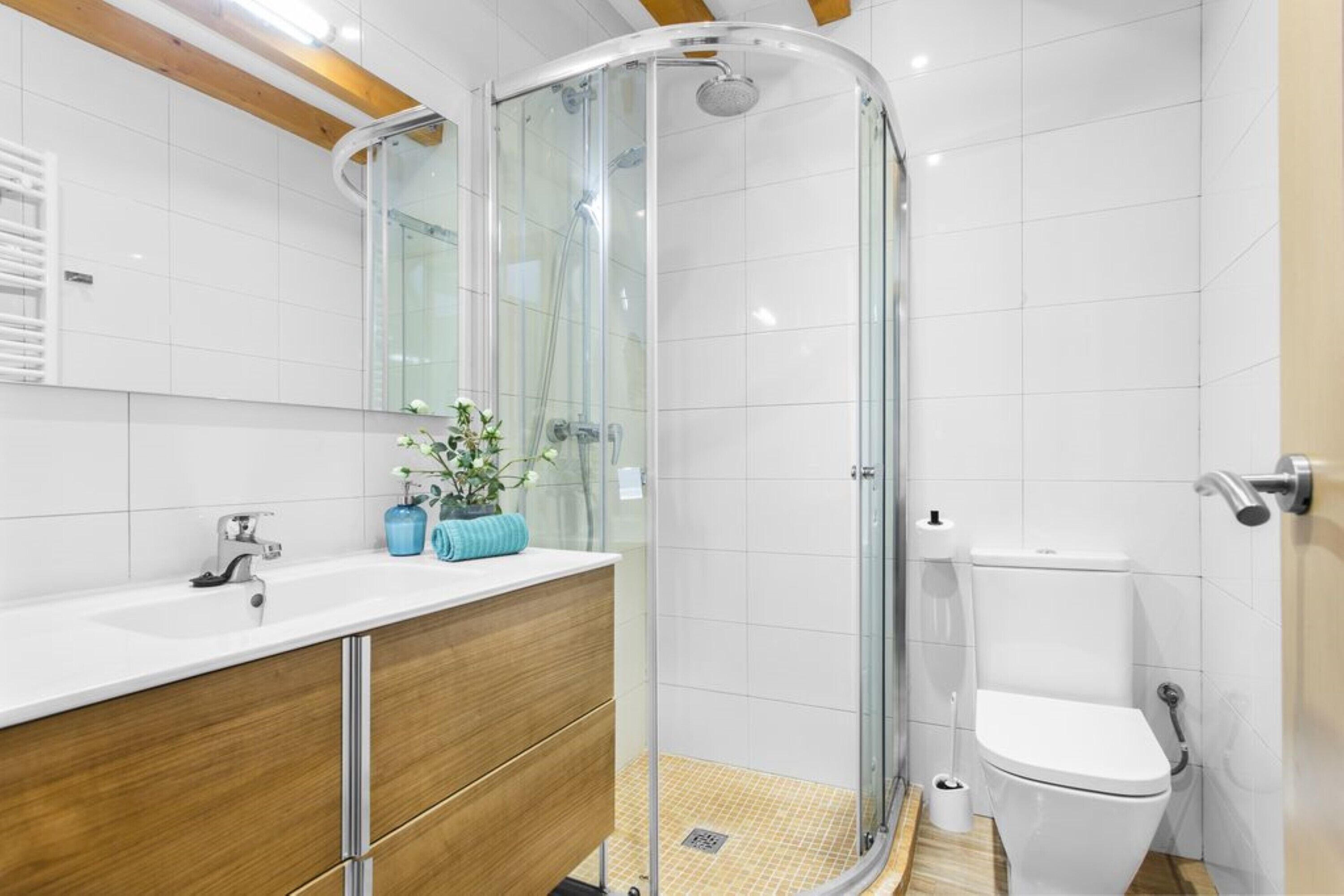 Bruser, hårtørrer, håndklæder