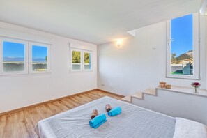 3 makuuhuonetta, silitysrauta/-lauta, ilmainen Wi-Fi, vuodevaatteet