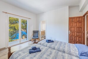 3 chambres, fer et planche à repasser, Wi-Fi gratuit, draps fournis