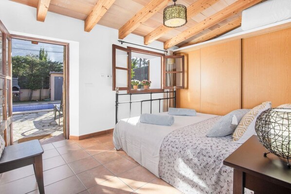 2 bedrooms, iron/ironing board, free WiFi, bed sheets - Air-Conditioned Holiday Home with Pool, Terrace, Mountain View & Wi-Fi (Sóller)