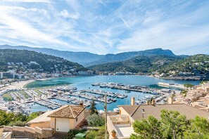 A coastal marina with boats, buildings, and a mountainous backdrop. - Apartment 'Petit Palau' with Sea View, Private Terrace and Wi-Fi (Puerto de Soller)