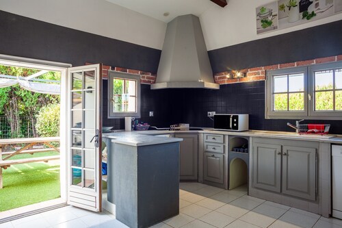 Maison Roxane avec piscine partagée, terrasse privée et Wi-Fi