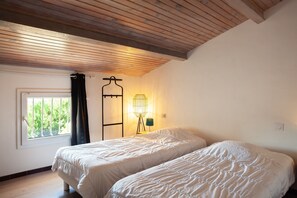 3 bedrooms, iron/ironing board, free WiFi