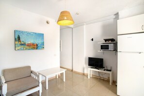 Tv och ett bordtennisbord