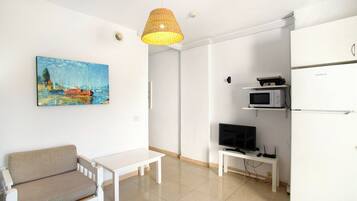 Tv och ett bordtennisbord