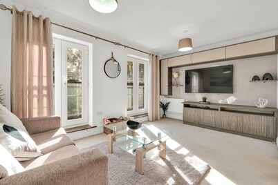 Foxherne 6 Bdrm, 3BA Hse -17