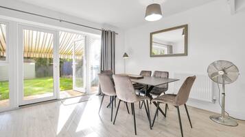 House | In-room dining