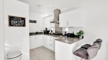 Rumah | Dapur pribadi | Lemari es, microwave, oven, dan kompor