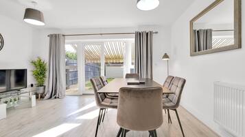 House | In-room dining