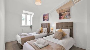 House | 5 bedrooms, bed sheets