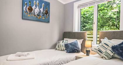 Deluxe lodge with one master double with an en suite shower and one twin.