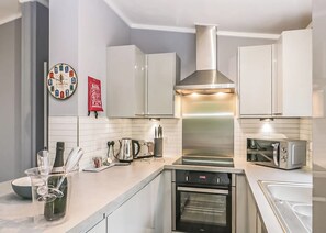 Fridge, oven, stovetop, toaster