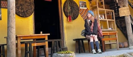 Eenvoudige slaapzaal | Terras