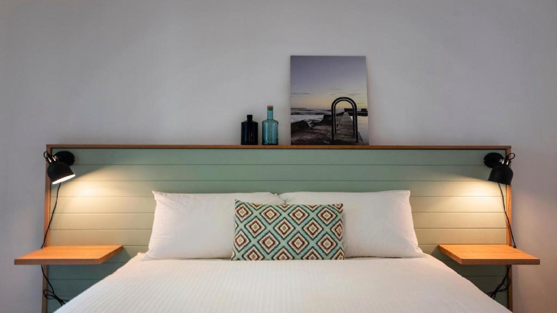 2 habitaciones, tabla de planchar con plancha y ropa de cama 