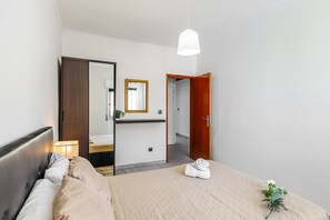 2 makuuhuonetta, silitysrauta/-lauta, ilmainen Wi-Fi, vuodevaatteet