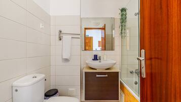 Bathtub, hair dryer, towels