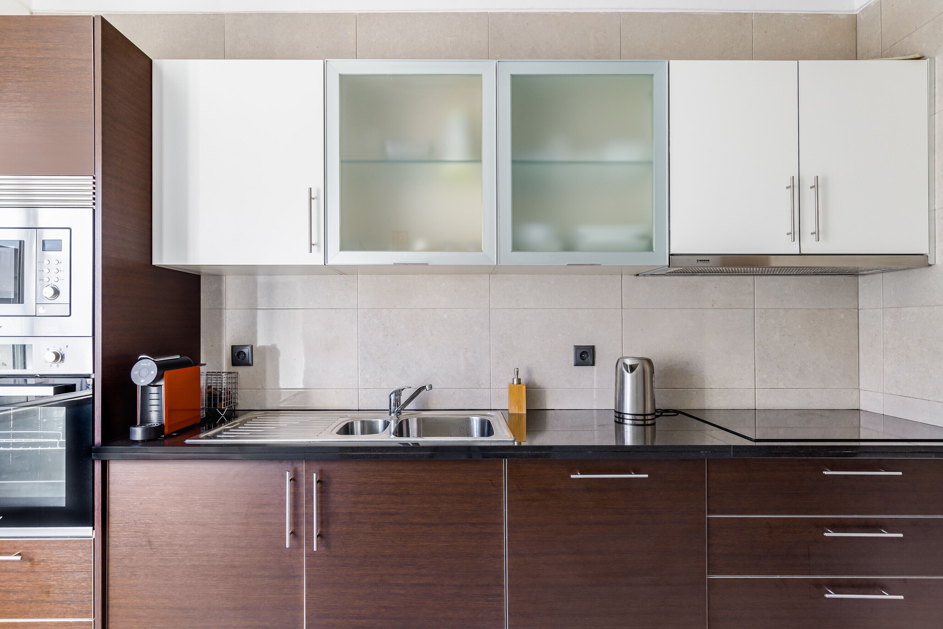 Geladeira, micro-ondas, fogão, cooktop